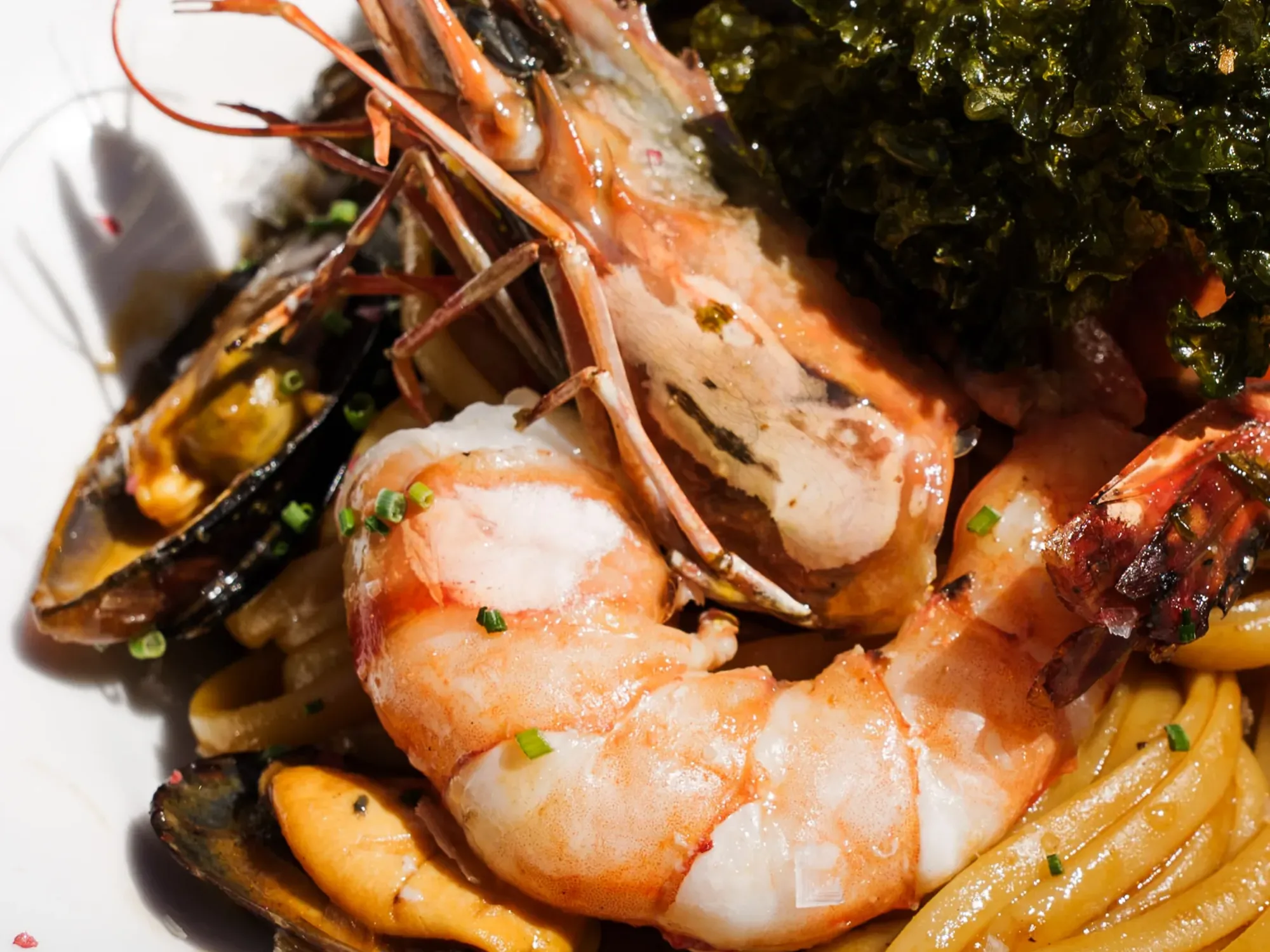 Seafood linguine with prawns and mussels